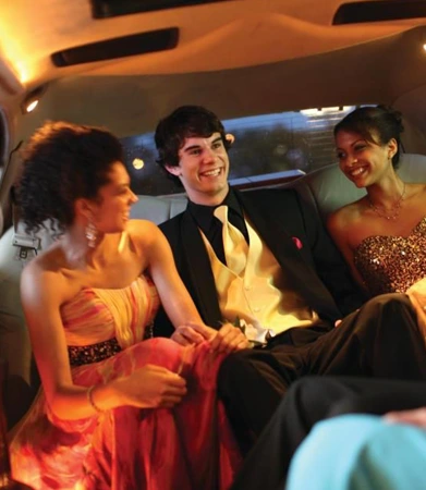 Elite Limo SUV for Small Prom Groups